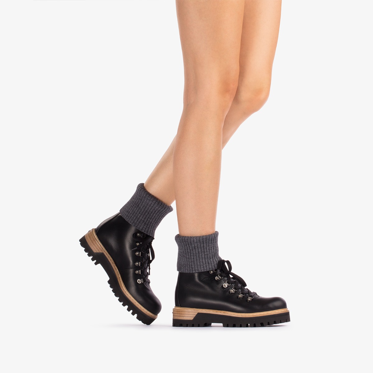 Black leather trekking ankle boot - Le Silla